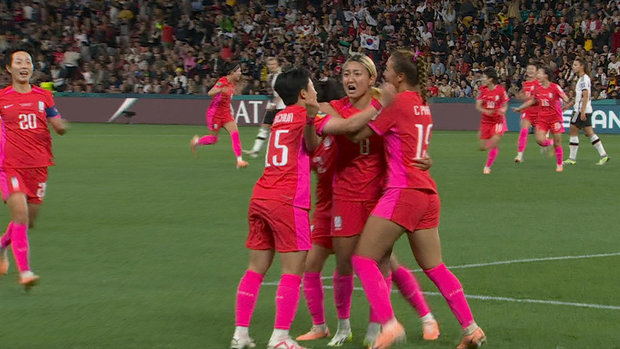 Cho scores Korea Republic's first goal at the World Cup