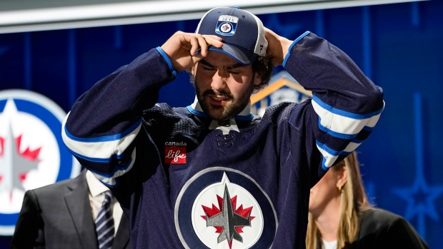 Jets choose Barlow as 18th overall pick in NHL draft