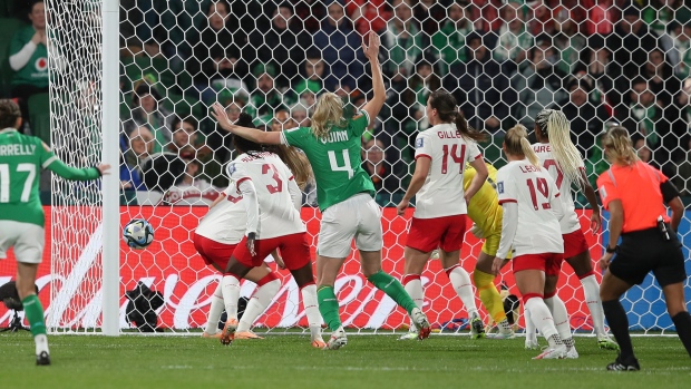Ireland's McCabe stuns Canada with goal directly from a corner kick