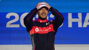 Dennis wins Formula E World Championship in London