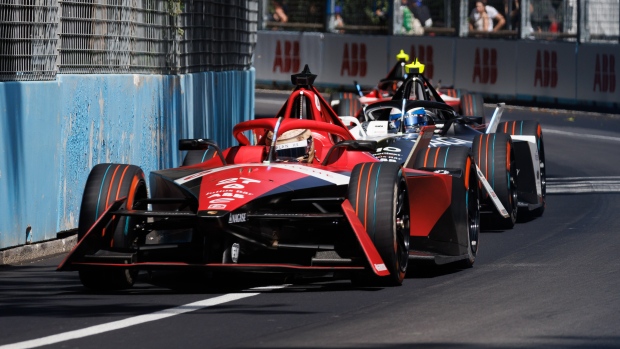 Dennis on brink of first world title ahead of 2023 Hankook London E-Prix
