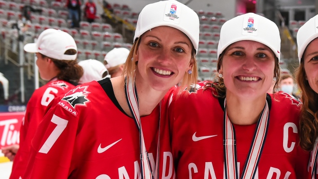 Team Canada teammates Poulin and Stacey announce engagement